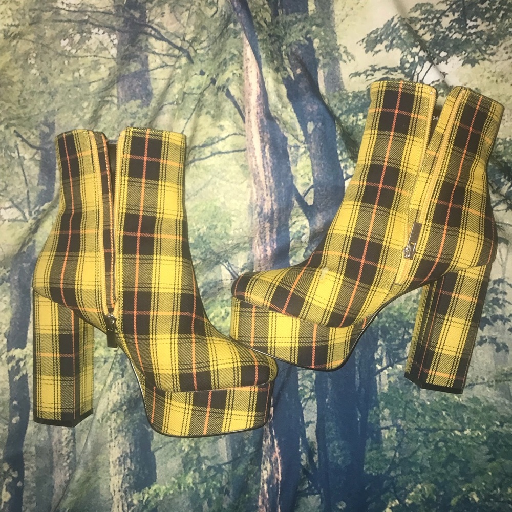 Plaid Platform Style Boots